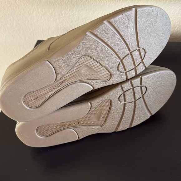 P.W. Minor Women's Pleasure Lace-Up Flat - Picture 9 of 10